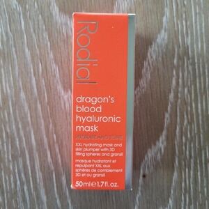 Radical Dragons Blood‎ Hyaluronic Mask
Hydrate & tone
